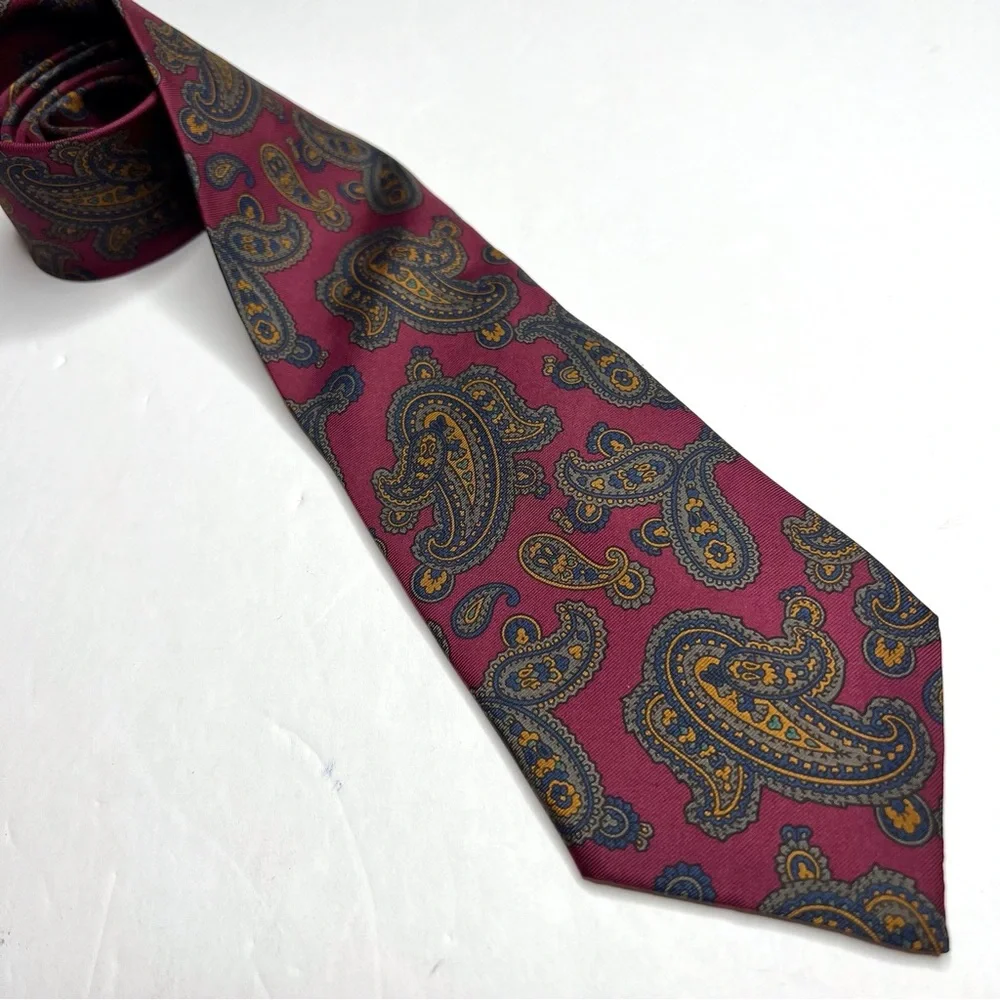 Lanvin 100% Silk Red Paisley Necktie Tie Preppy Academia Wall Street Classic